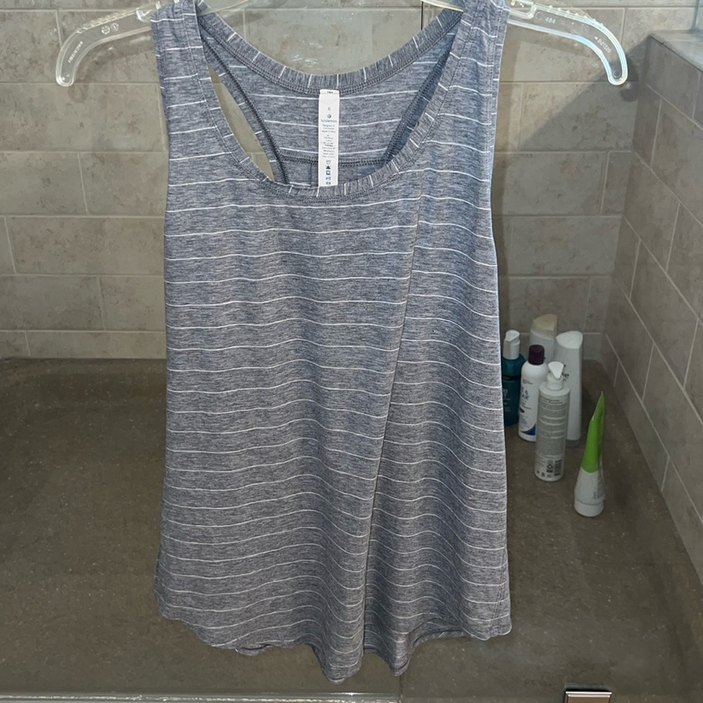 Lululemon tank women’s size 6